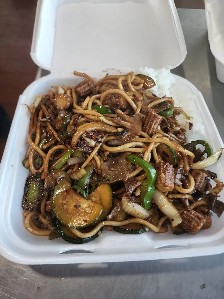 Mongolian Chicken and Beef Chow Fun